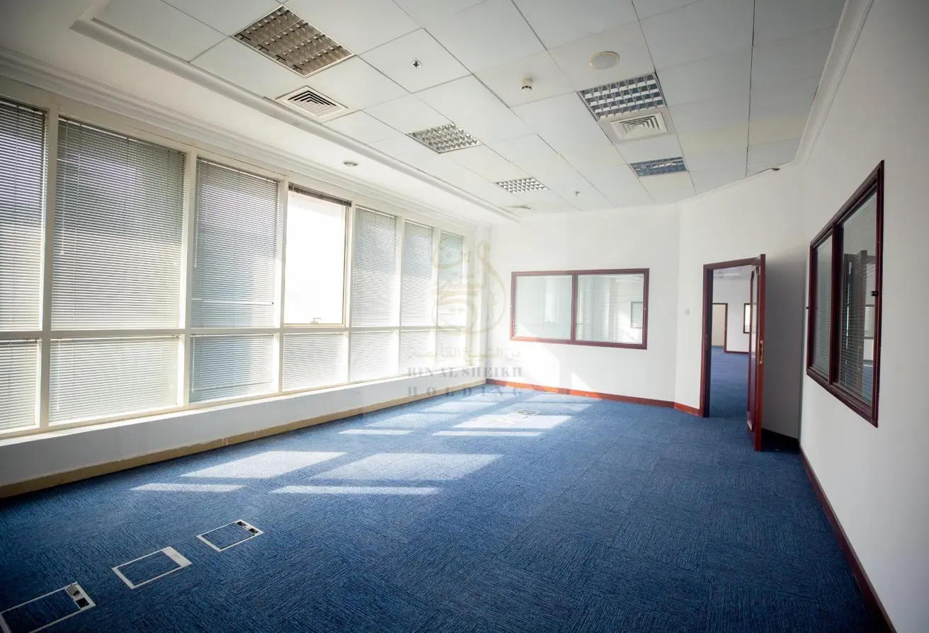 Office spaces - Grand Hamad, Banks Street