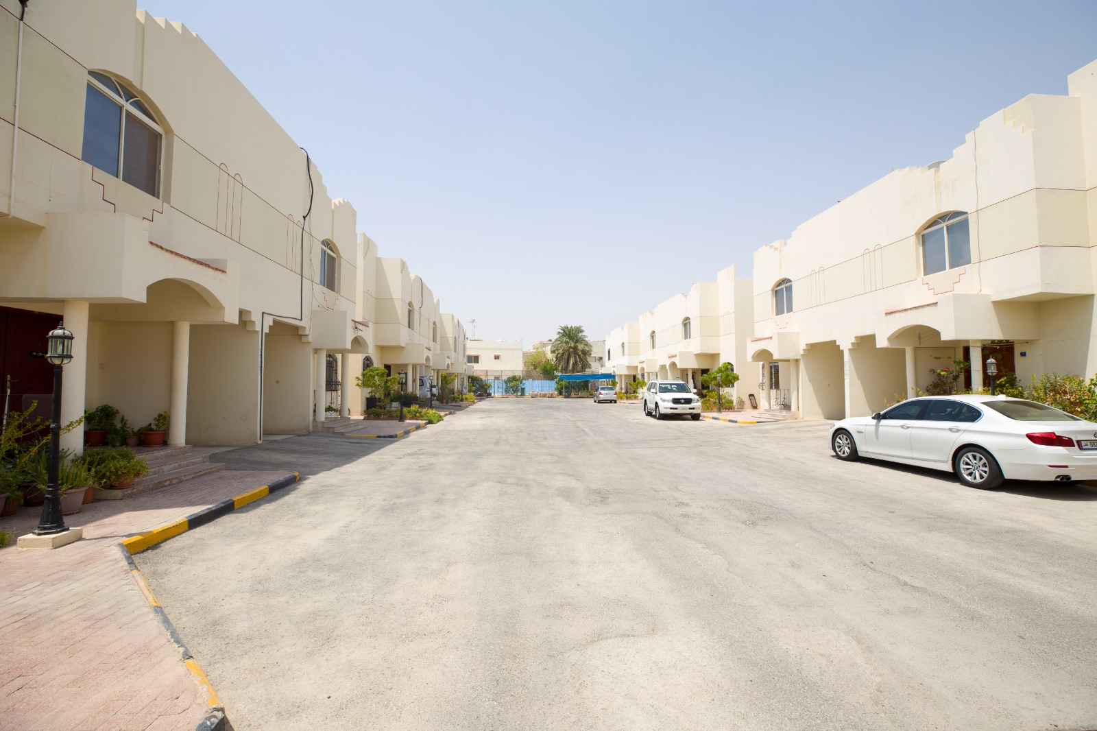 Very Nice compound situated in Old Airport.